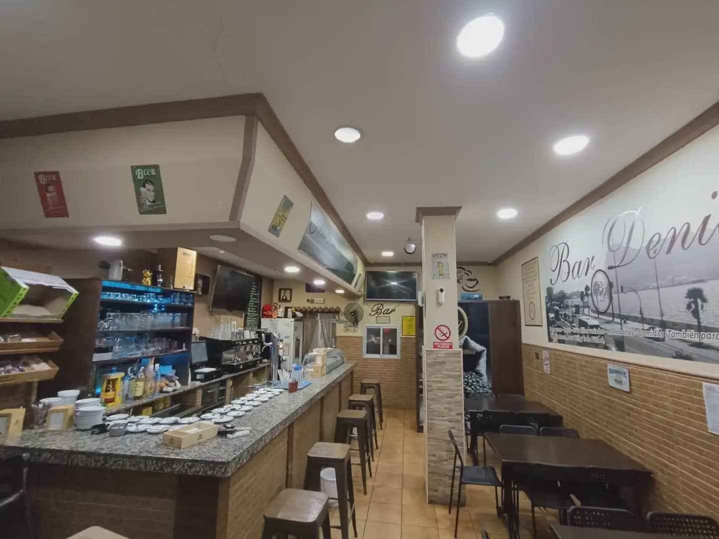 Commercial for sale in La Linea de la Concepcion - € 235,000 (Ref: 9867405)