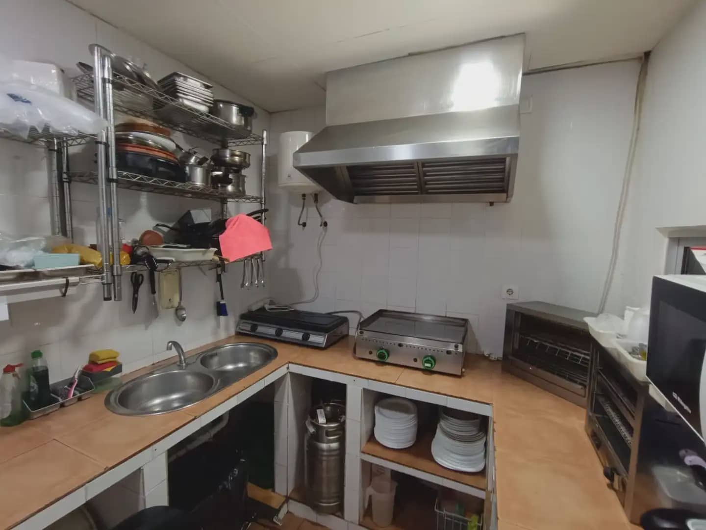 Commercial for sale in La Linea de la Concepcion - € 235,000 (Ref: 9867405)