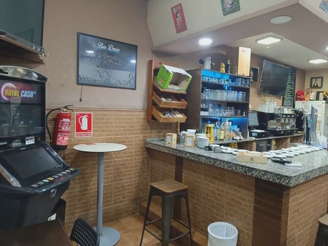 Kommersiell til salgs i Mondejar - Junquillos, La Línea de la Concepción - € 235 000 (Ref: 9867405)