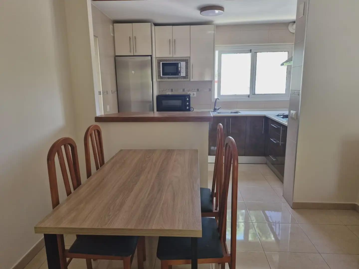 3 bedroom Flat for rent in La Linea de la Concepcion - € 900 (Ref: 9872180)