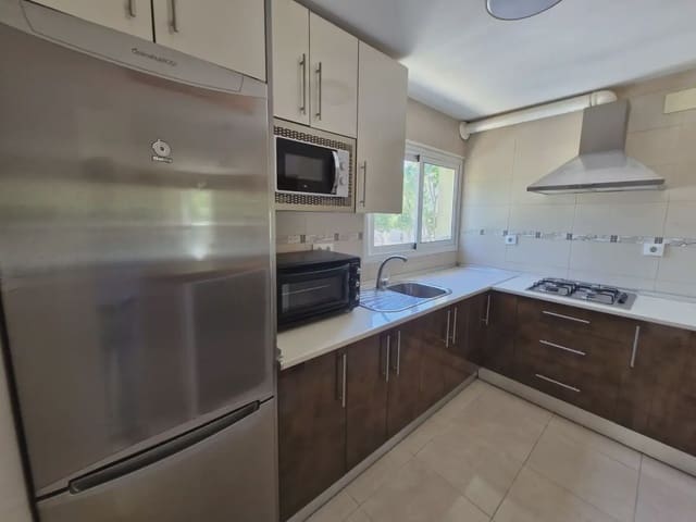 3 bedroom Flat for rent in Mondejar - Junquillos, La Línea de la Concepción - € 900 (Ref: 9872180)