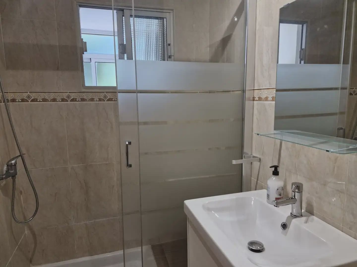 3 bedroom Flat for rent in La Linea de la Concepcion - € 900 (Ref: 9872180)