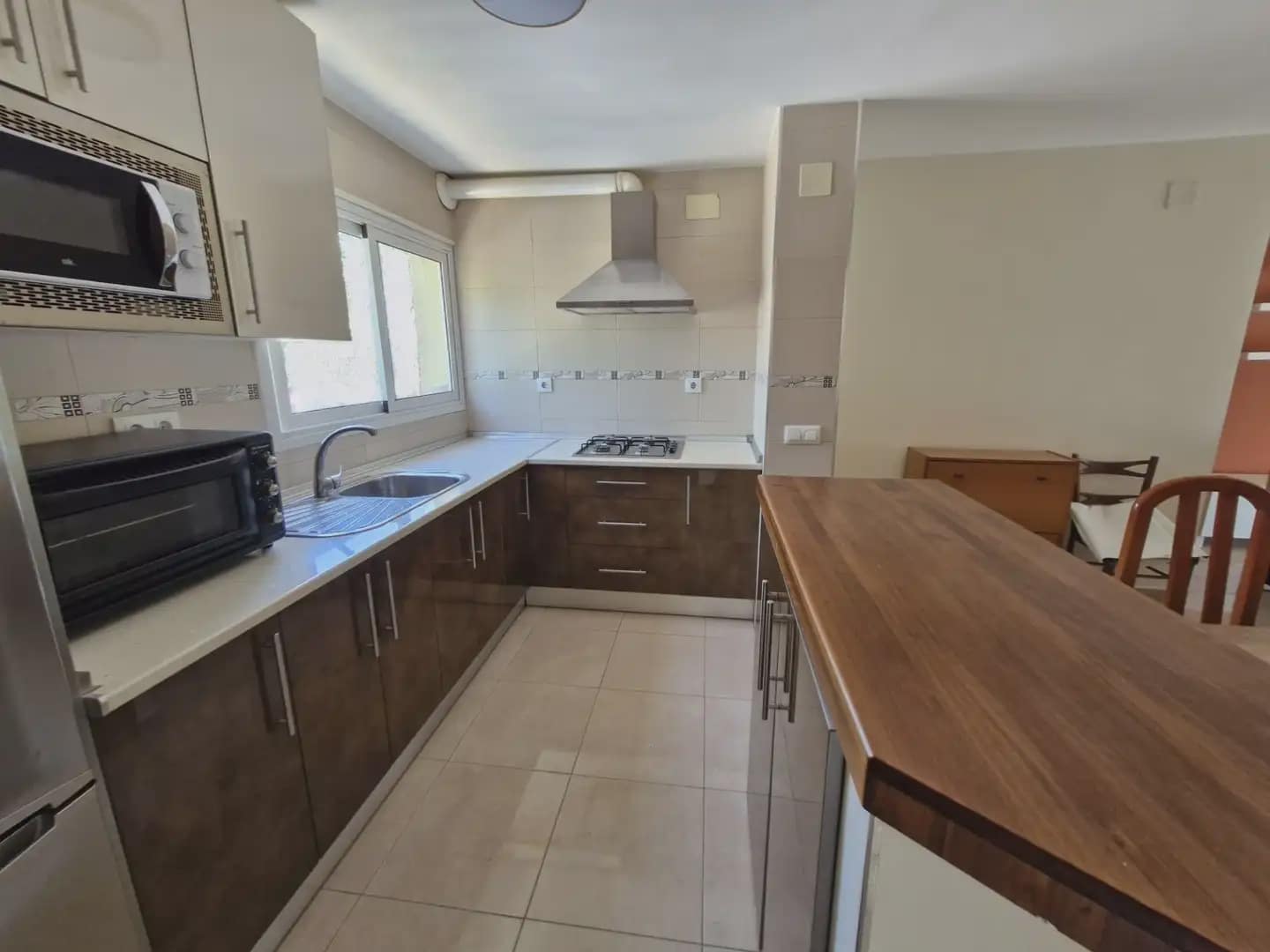 3 bedroom Flat for rent in La Linea de la Concepcion - € 900 (Ref: 9872180)