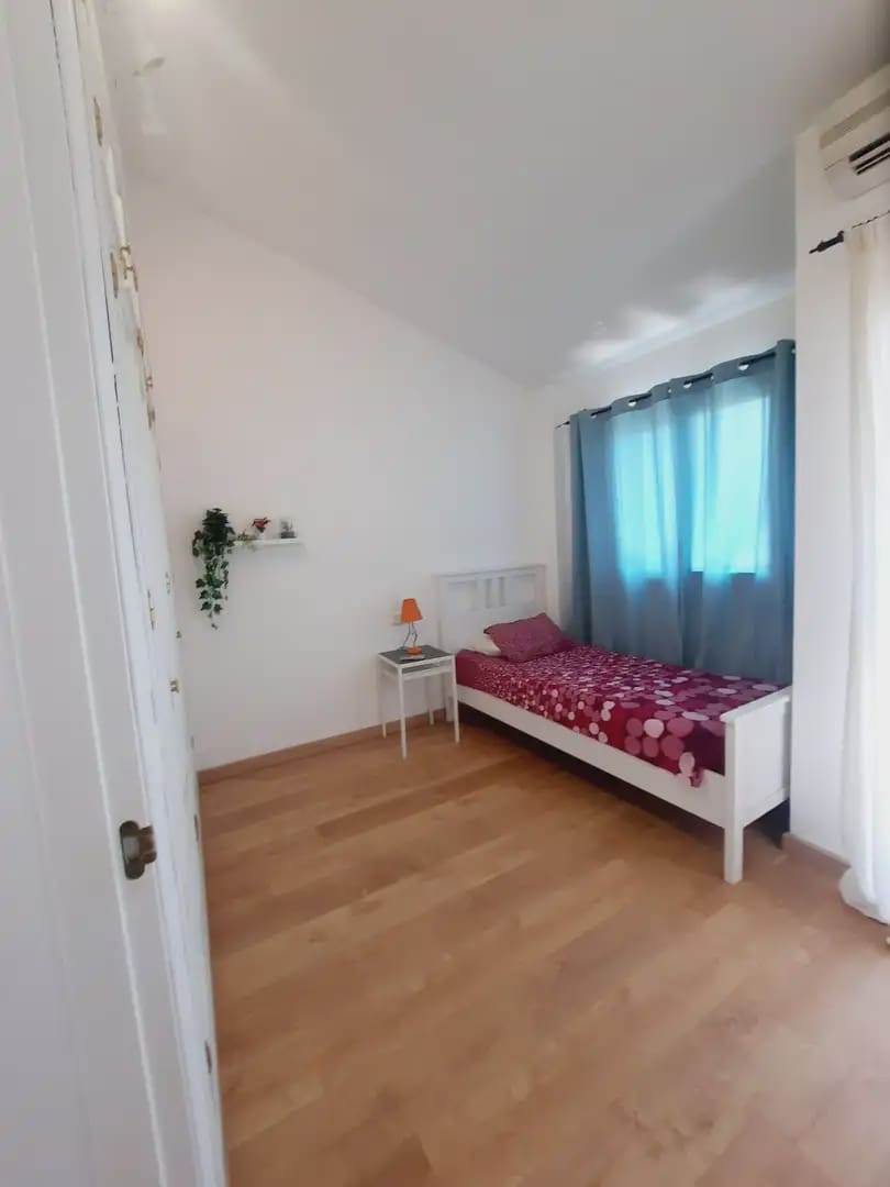 3 bedroom Terraced Villa for rent in La Linea de la Concepcion with pool - € 1,500 (Ref: 9872295)