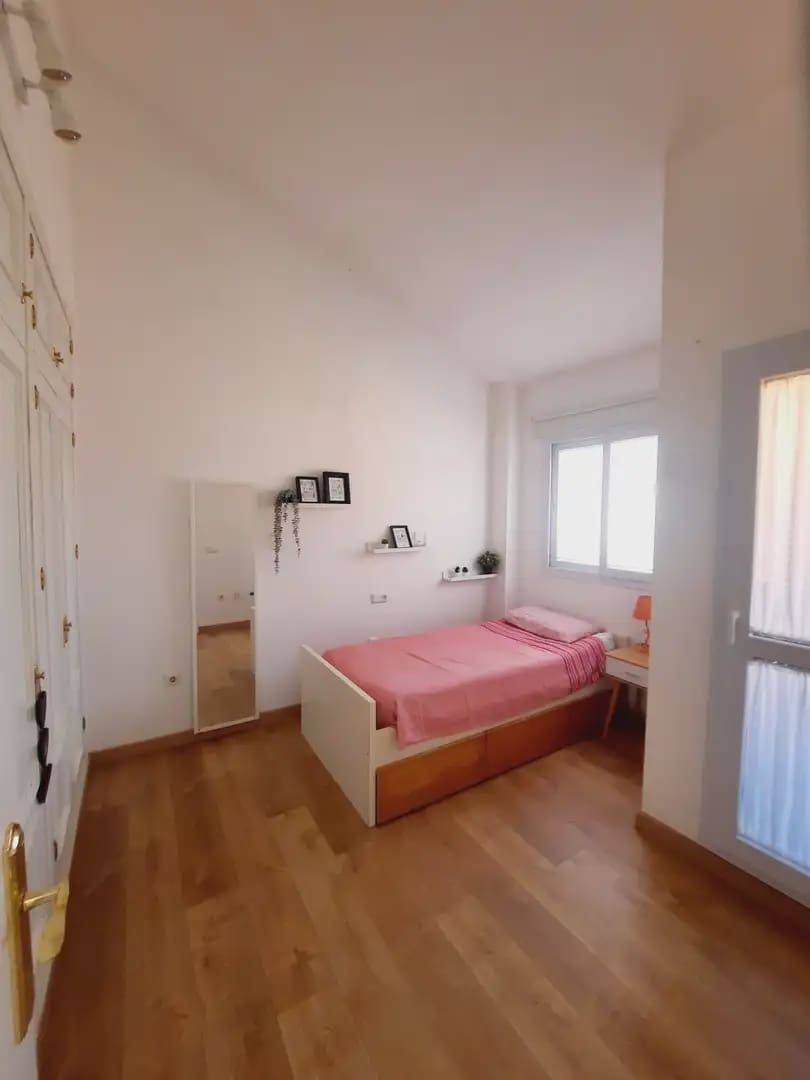 3 bedroom Terraced Villa for rent in La Linea de la Concepcion with pool - € 1,500 (Ref: 9872295)