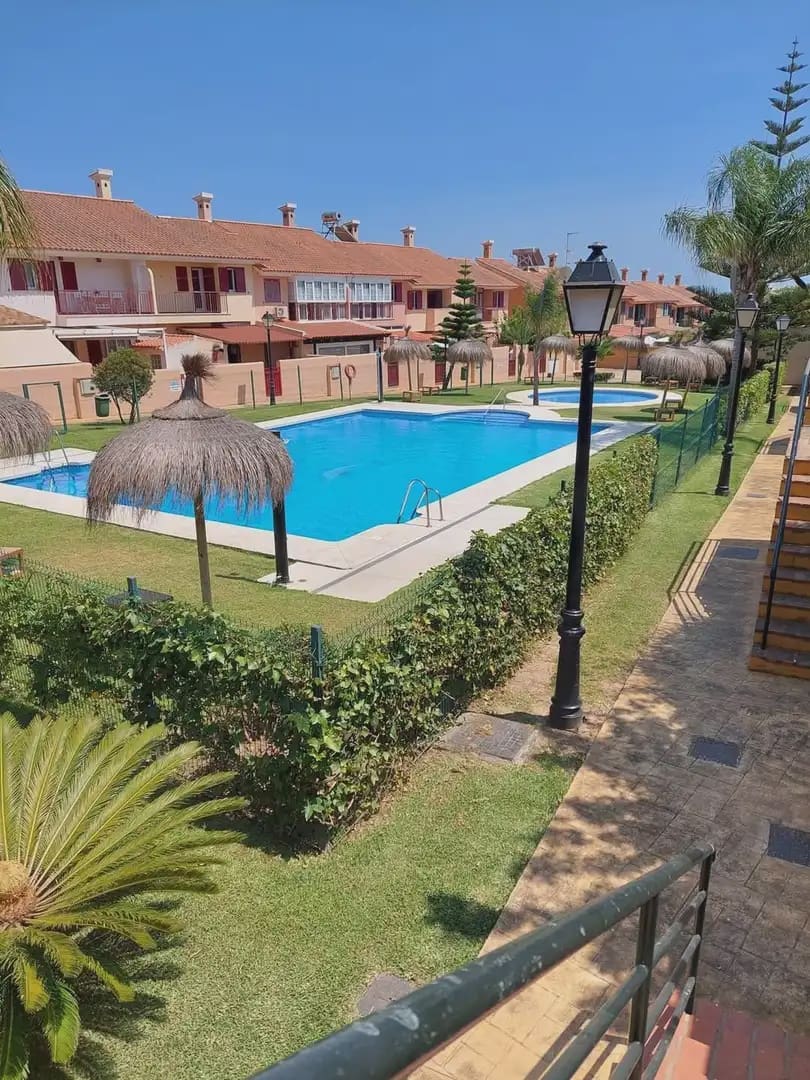 3 bedroom Terraced Villa for rent in La Linea de la Concepcion with pool - € 1,500 (Ref: 9872295)