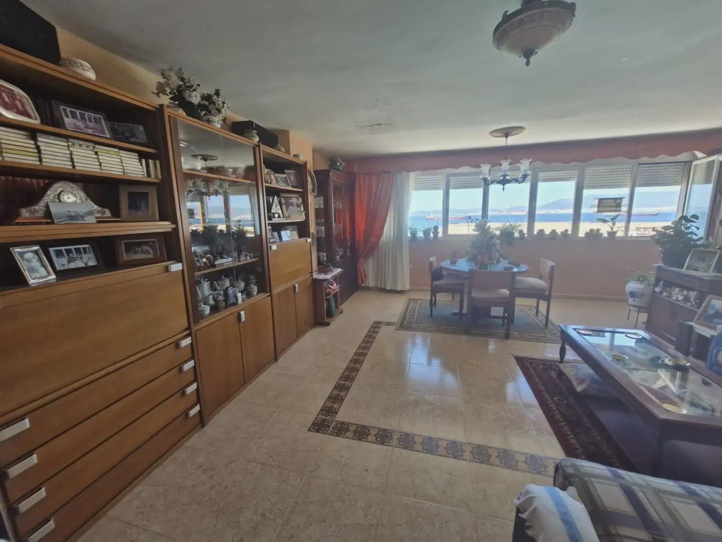 4 slaapkamer Flat te koop in La Linea de la Concepcion - € 350.000 (Ref: 9877795)