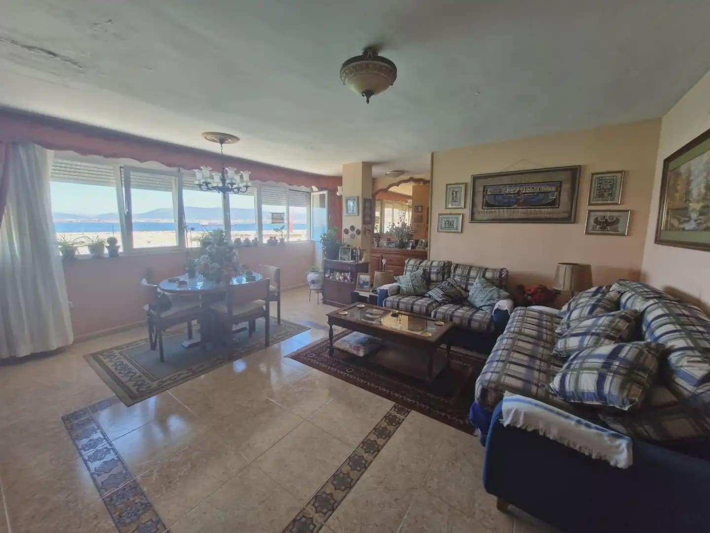 4 slaapkamer Flat te koop in La Linea de la Concepcion - € 350.000 (Ref: 9877795)