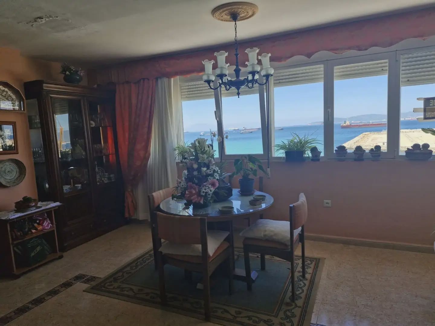 4 slaapkamer Flat te koop in La Linea de la Concepcion - € 350.000 (Ref: 9877795)