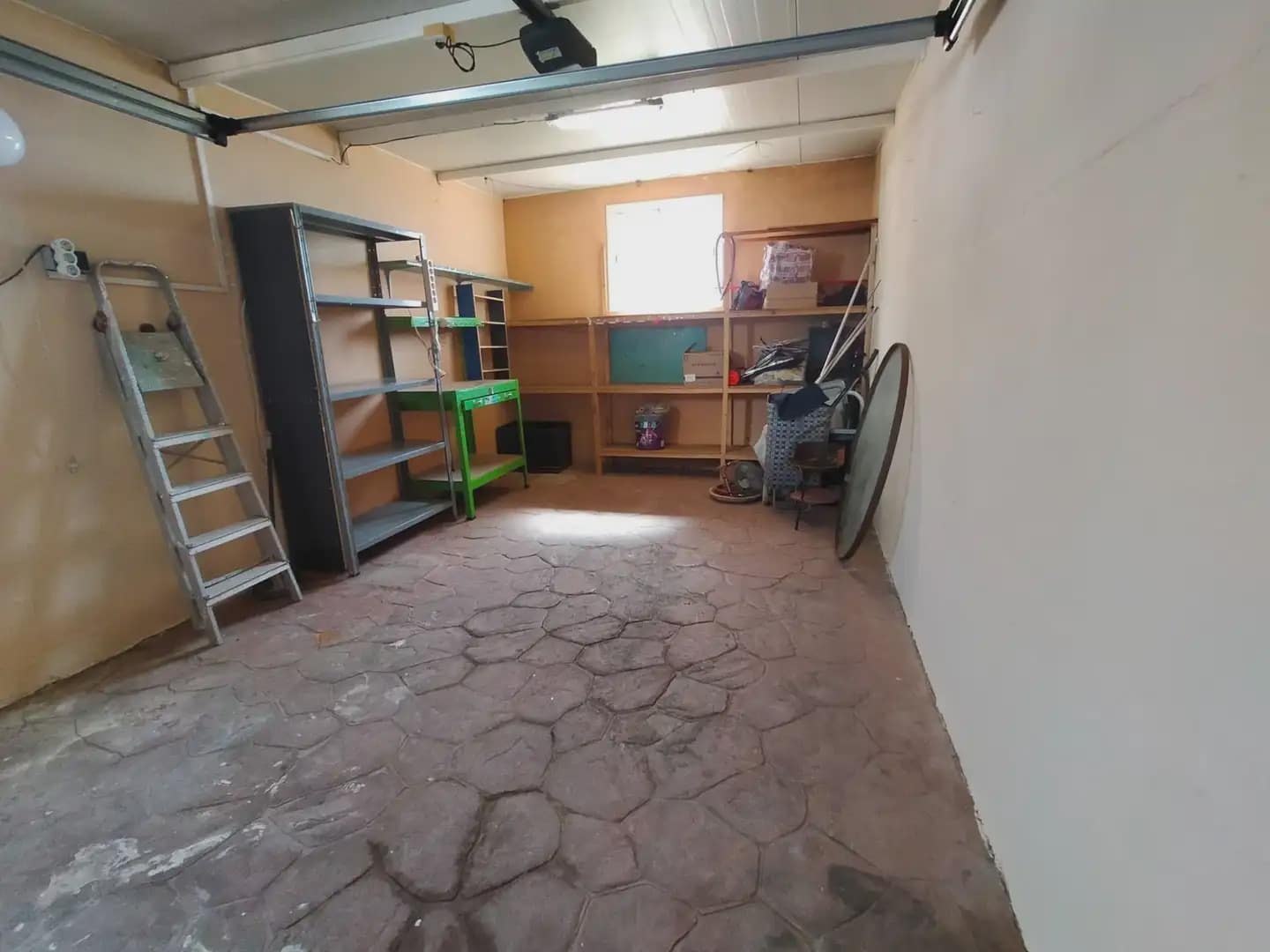 Adosado de 3 habitaciones en La Línea de la Concepción en venta con garaje - 318.150 € (Ref: 9882470)