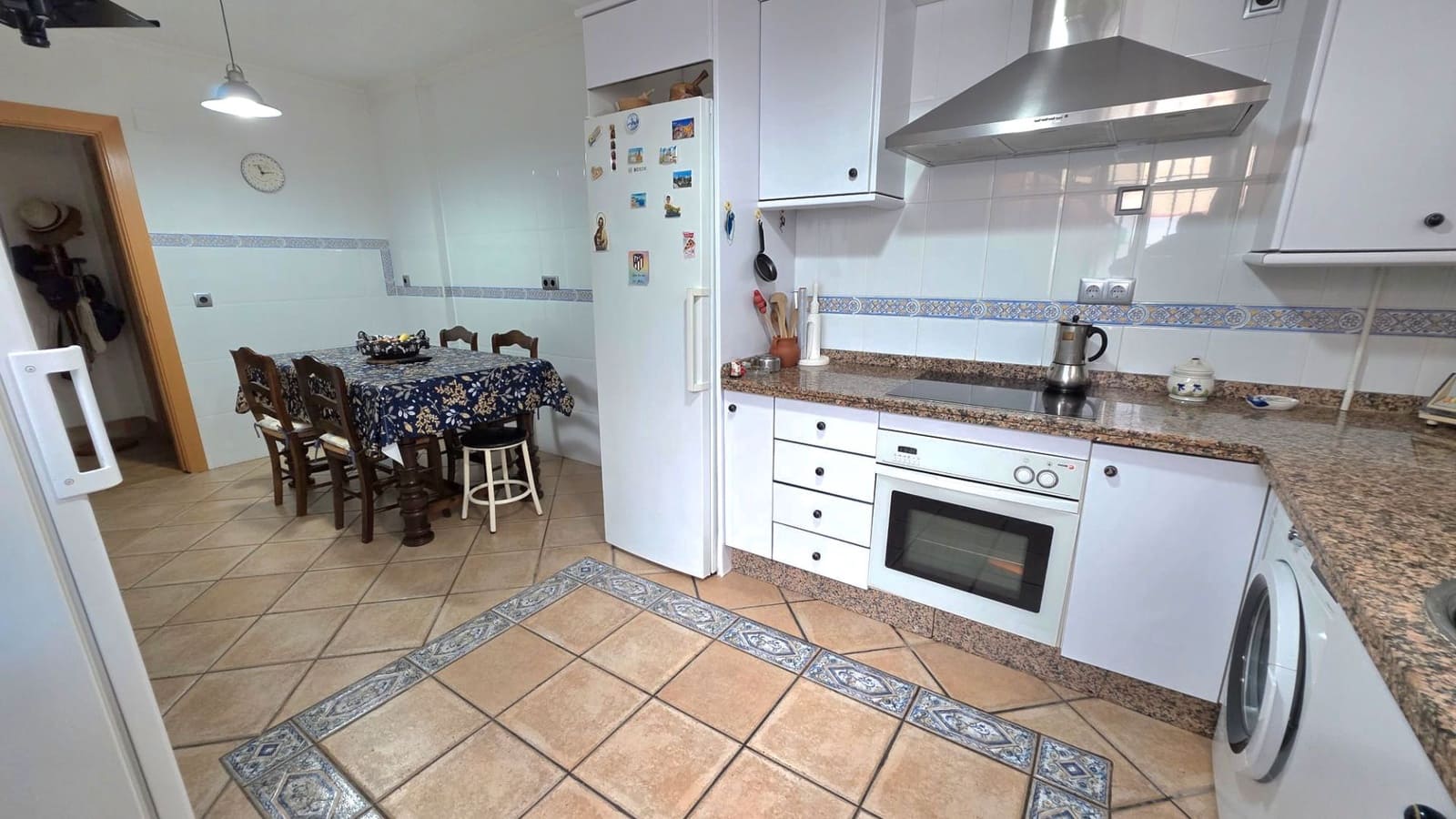 4 bedroom Terraced Villa for sale in El Puerto de Santa Maria with garage - € 390,000 (Ref: 9592030)