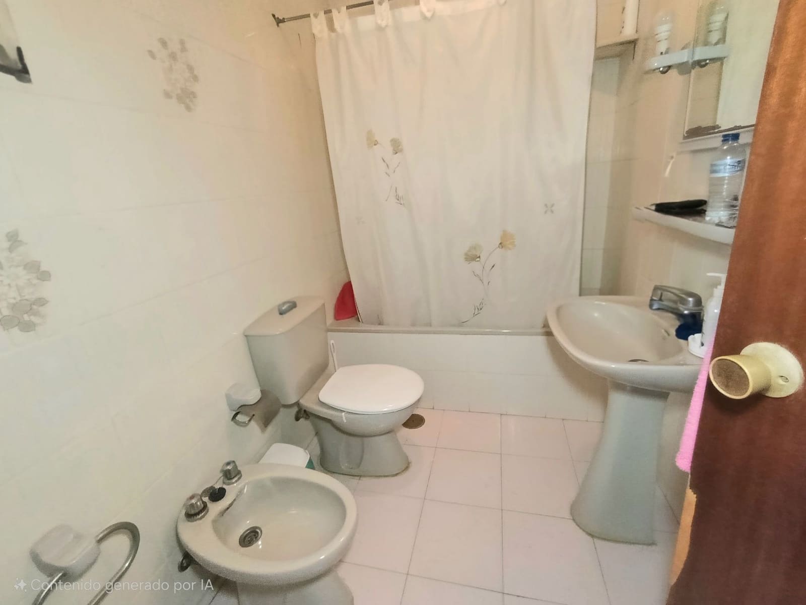 4 bedroom Townhouse for sale in El Puerto de Santa Maria with garage - € 255,000 (Ref: 9592031)