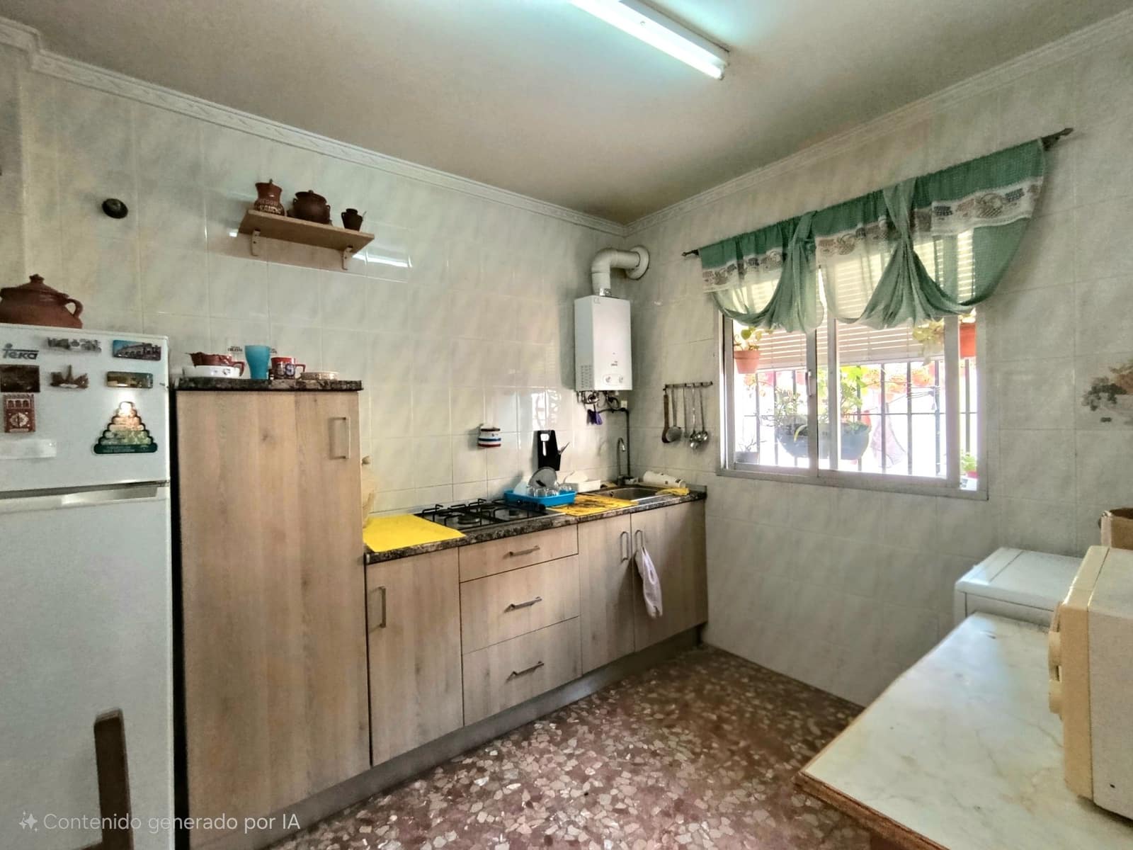 4 bedroom Townhouse for sale in El Puerto de Santa Maria with garage - € 255,000 (Ref: 9592031)