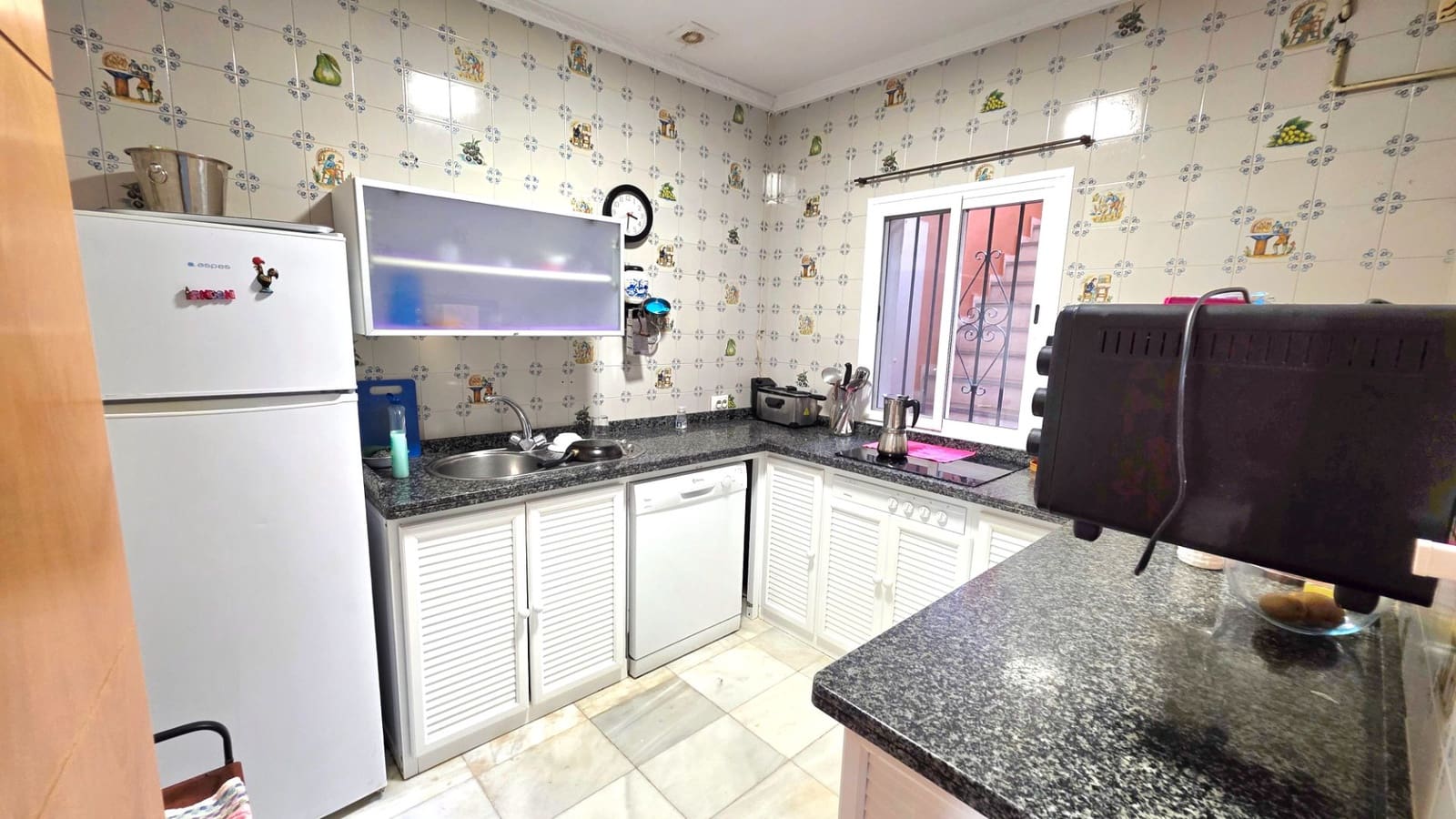 7 bedroom Townhouse for sale in El Puerto de Santa Maria - € 325,000 (Ref: 9592032)