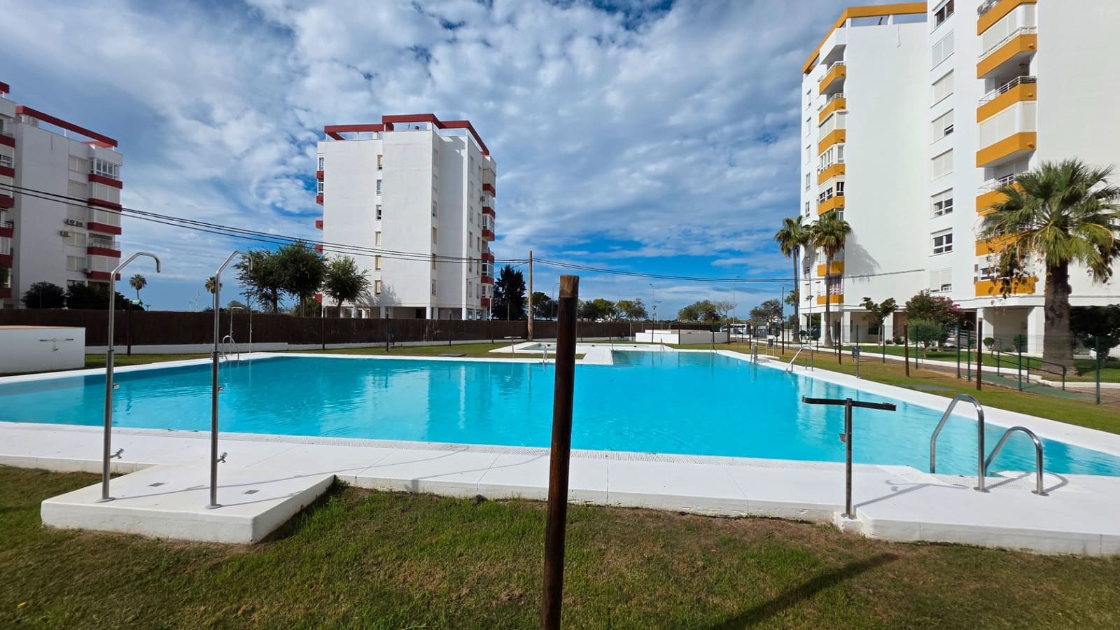 Strandlejlighed til salg i El Puerto de Santa Maria med swimmingpool garage - € 200.000 (Ref: 9592039)