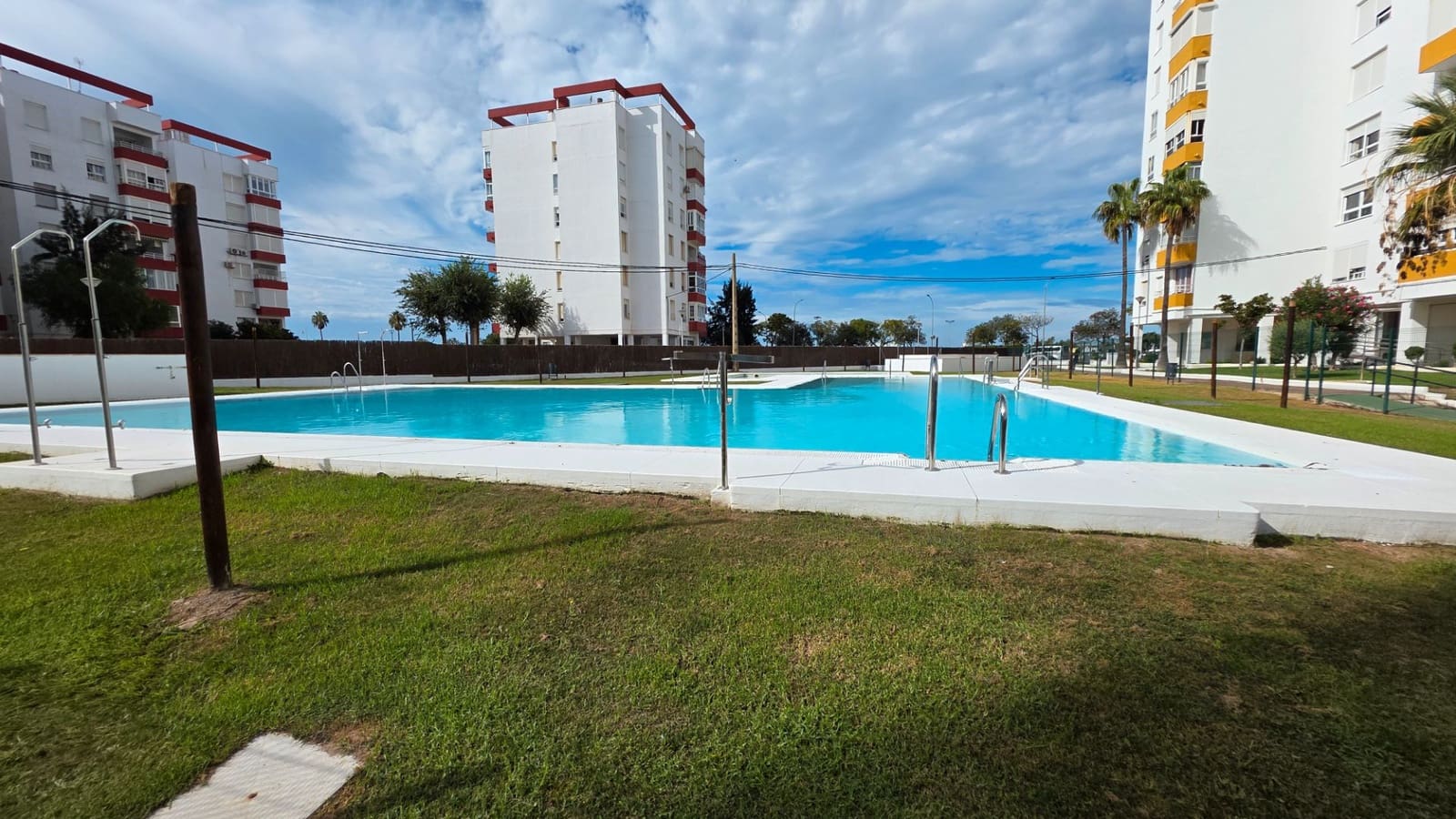 Strandlejlighed til salg i El Puerto de Santa Maria med swimmingpool garage - € 200.000 (Ref: 9592039)