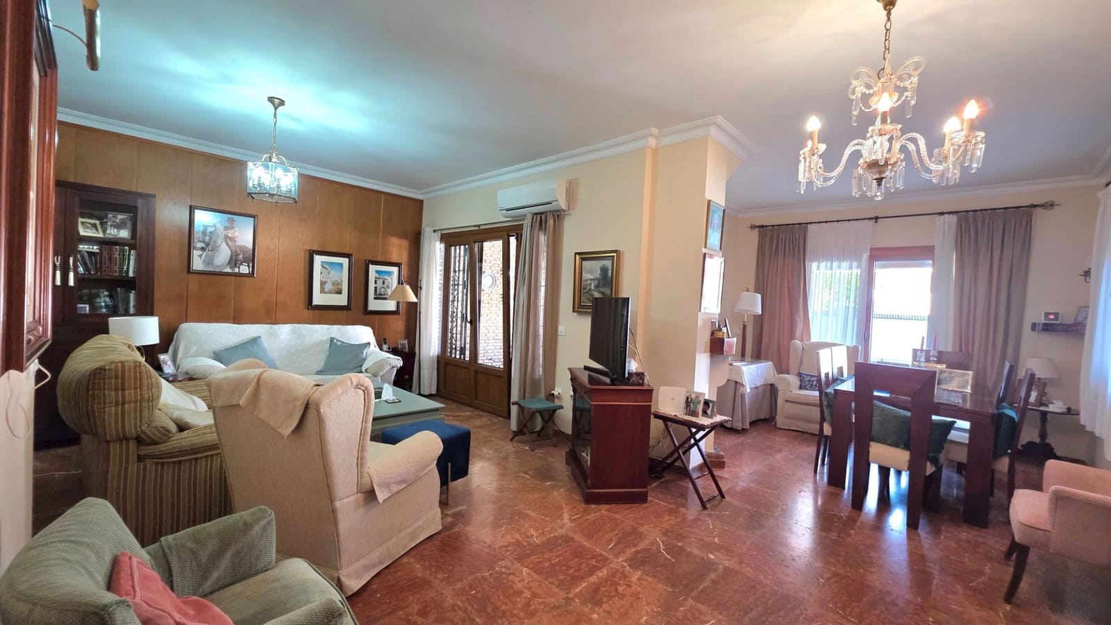 5 bedroom Villa for sale in El Puerto de Santa Maria with garage - € 699,000 (Ref: 9592046)