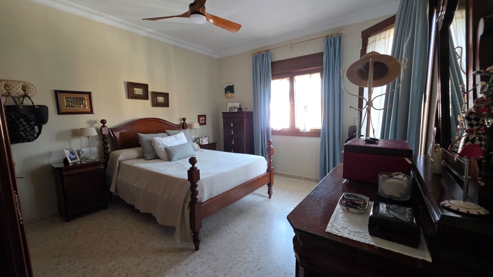 5 bedroom Villa for sale in El Puerto de Santa Maria with garage - € 699,000 (Ref: 9592046)