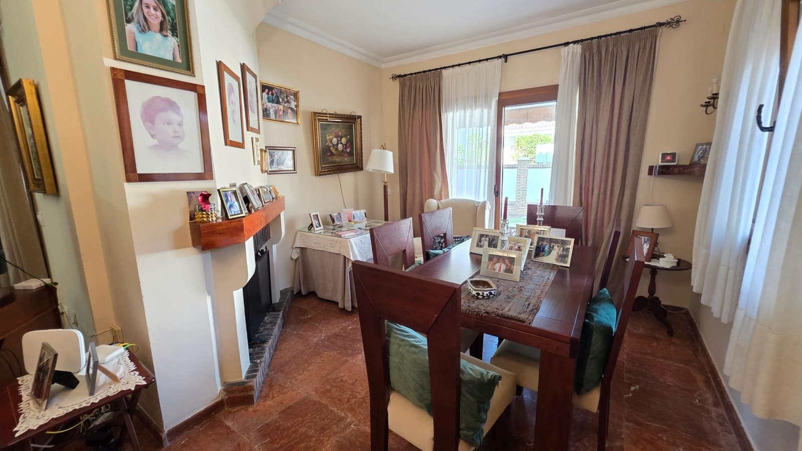 5 bedroom Villa for sale in El Puerto de Santa Maria with garage - € 699,000 (Ref: 9592046)