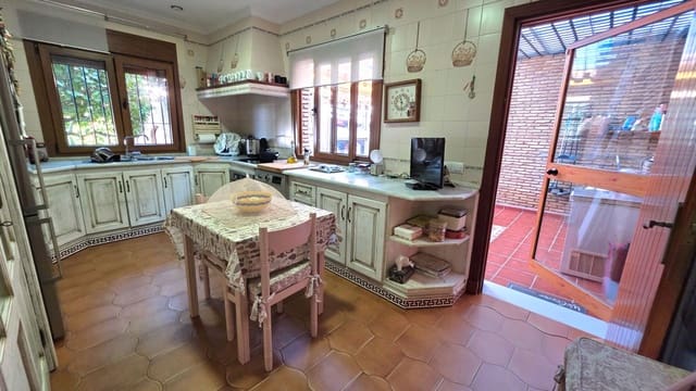 5 soverom Villa til salgs i El Puerto de Santa María med garasje - € 699 000 (Ref: 9592046)