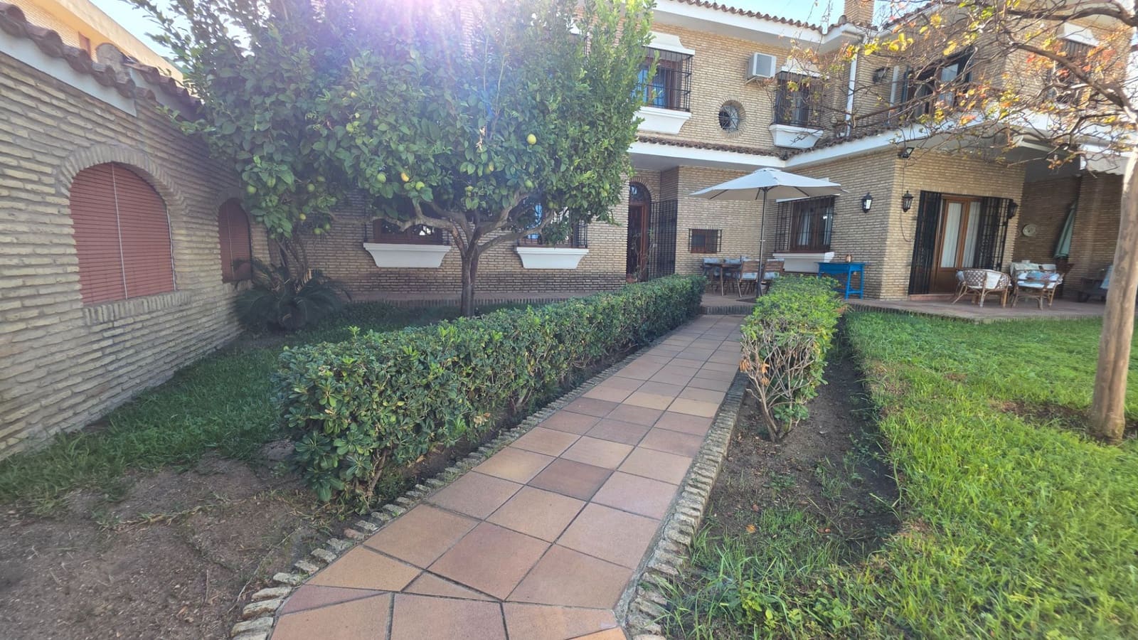 5 bedroom Villa for sale in El Puerto de Santa Maria with garage - € 699,000 (Ref: 9592046)