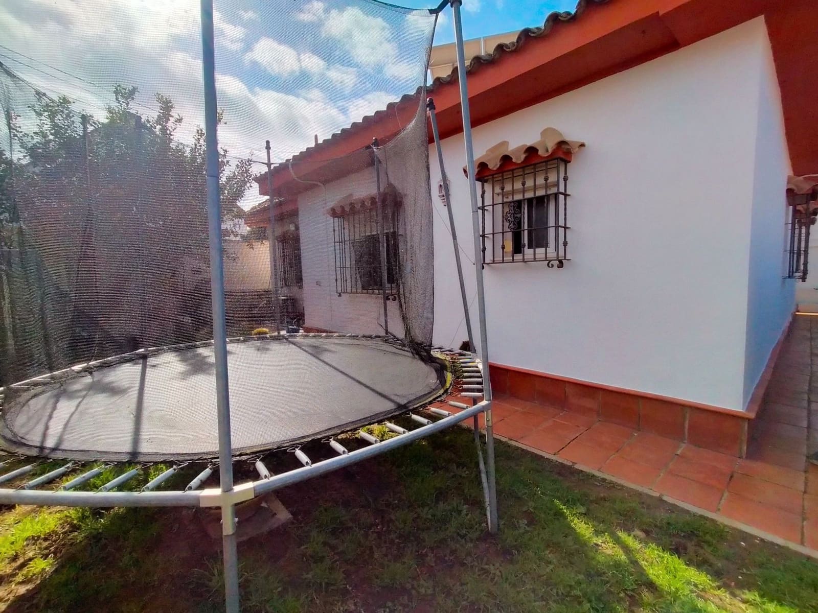 4 bedroom Villa for sale in El Puerto de Santa Maria with garage - € 320,000 (Ref: 9592050)