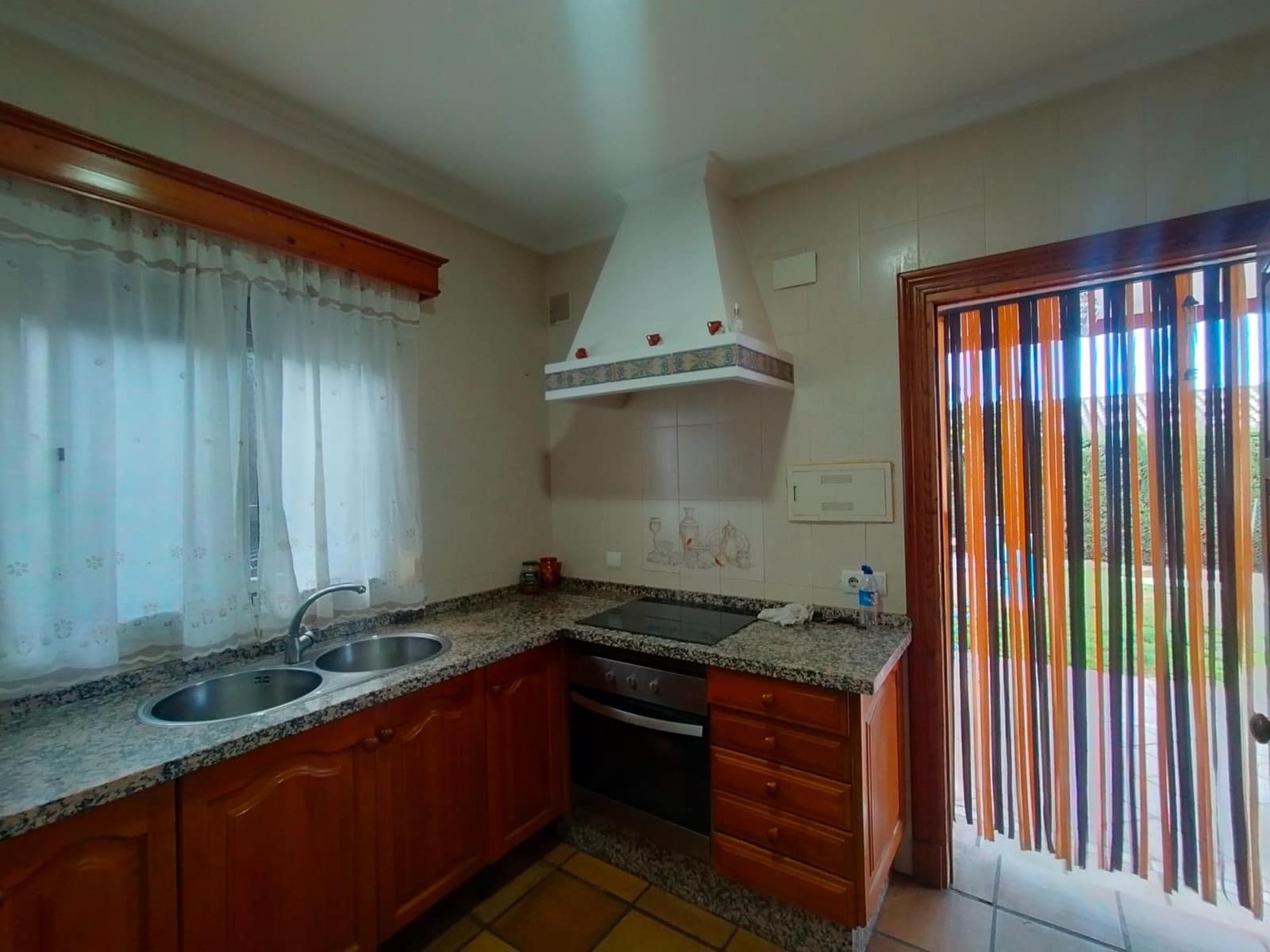 4 bedroom Villa for sale in El Puerto de Santa Maria with garage - € 320,000 (Ref: 9592050)