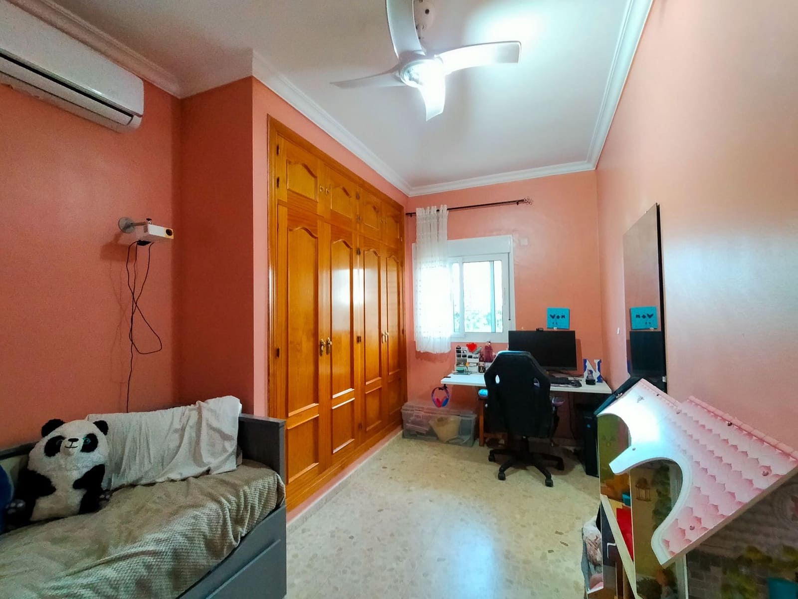 4 bedroom Villa for sale in El Puerto de Santa Maria with garage - € 320,000 (Ref: 9592050)