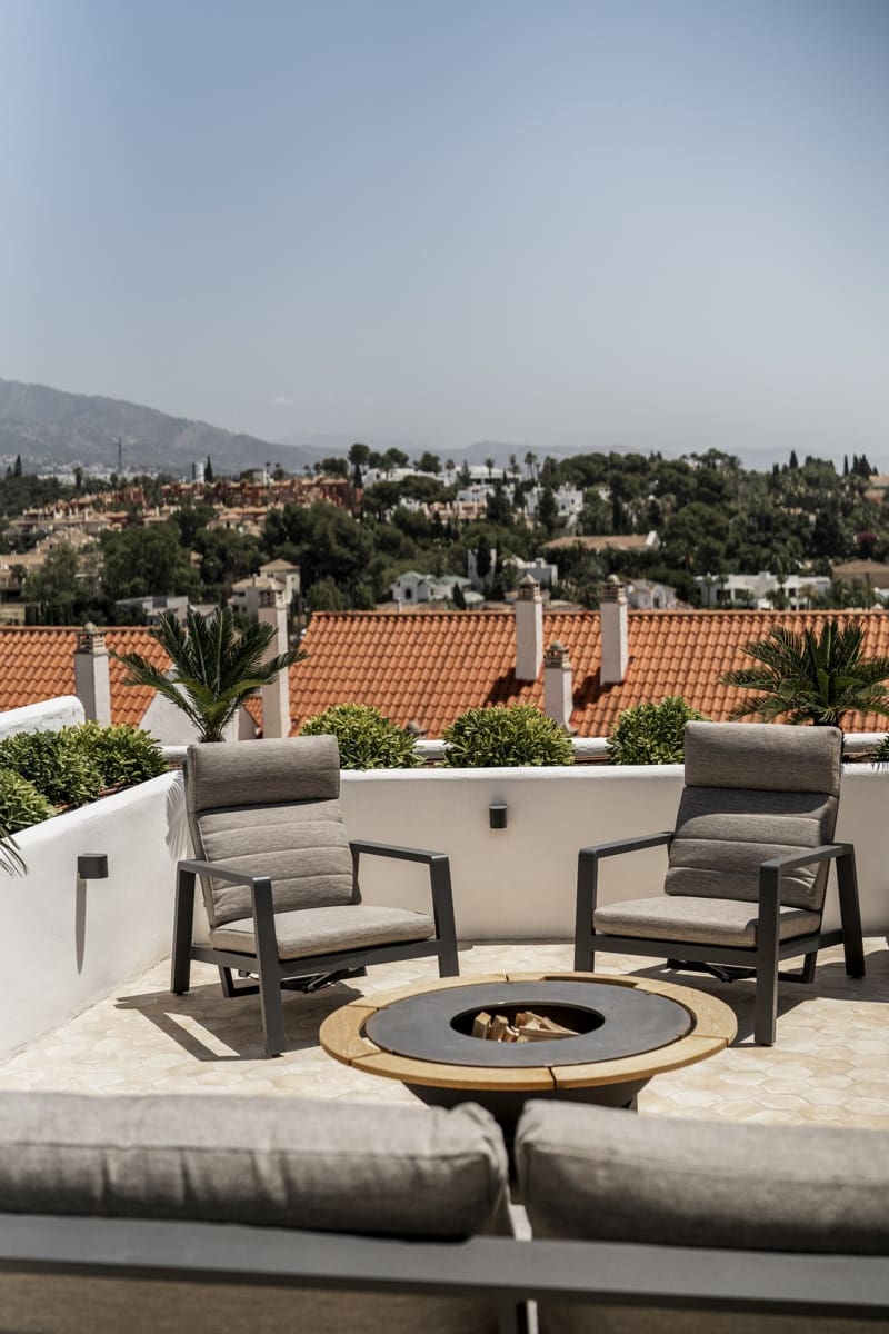 3 bedroom Penthouse for sale in Nueva Andalucia with pool garage - € 1,200,000 (Ref: 9398793)