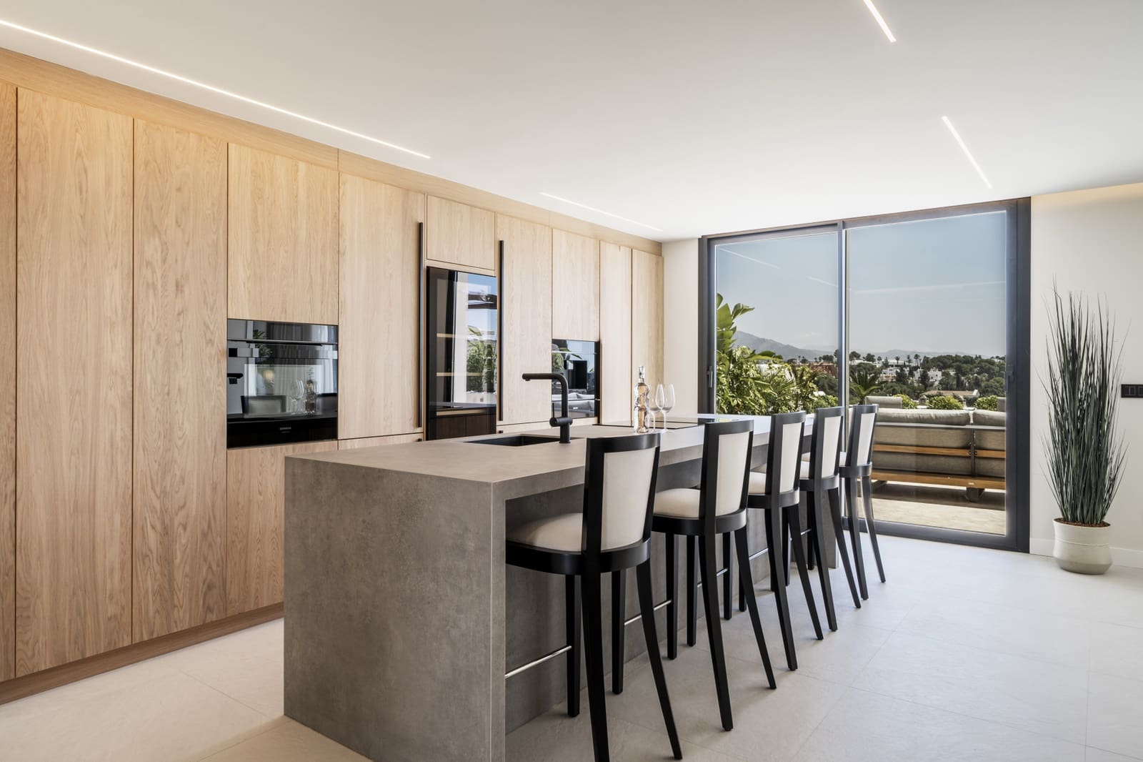 3 bedroom Penthouse for sale in Nueva Andalucia with pool garage - € 1,200,000 (Ref: 9398793)