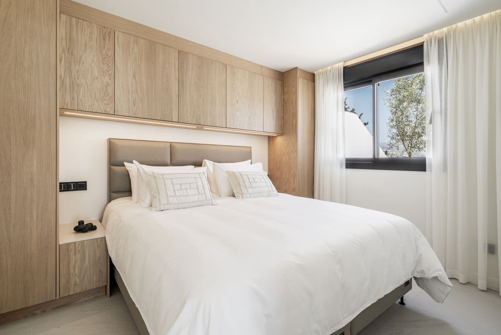 3 bedroom Penthouse for sale in Nueva Andalucia with pool garage - € 1,200,000 (Ref: 9398793)