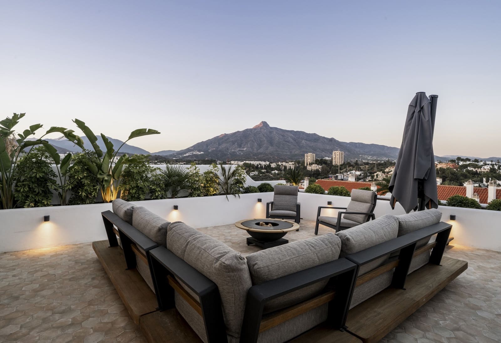 3 bedroom Penthouse for sale in Nueva Andalucia with pool garage - € 1,200,000 (Ref: 9398793)
