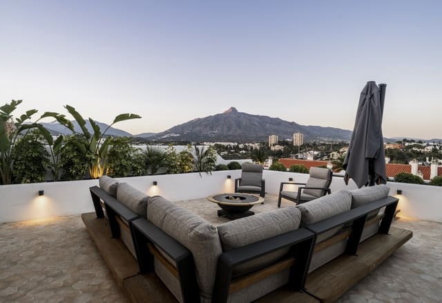 3 bedroom Penthouse for sale in Nueva Andalucia, Marbella with pool garage - € 1,200,000 (Ref: 9398793)