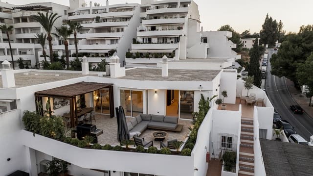 3 bedroom Penthouse for sale in Nueva Andalucia, Marbella with pool garage - € 1,200,000 (Ref: 9398793)