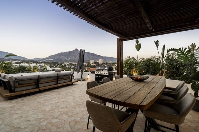 3 bedroom Penthouse for sale in Nueva Andalucia, Marbella with pool garage - € 1,200,000 (Ref: 9398793)