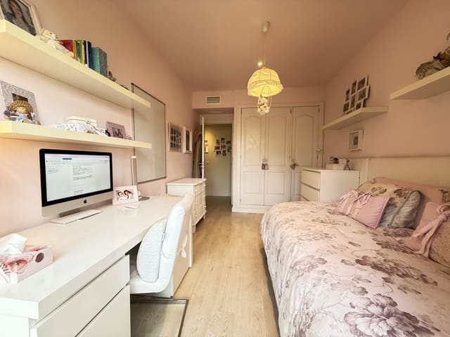 3 makuuhuone Huoneisto myytävänä paikassa Golden Mile, Marbella mukana uima-altaan 
autotalli - 740 000 € (Ref: 9398797)