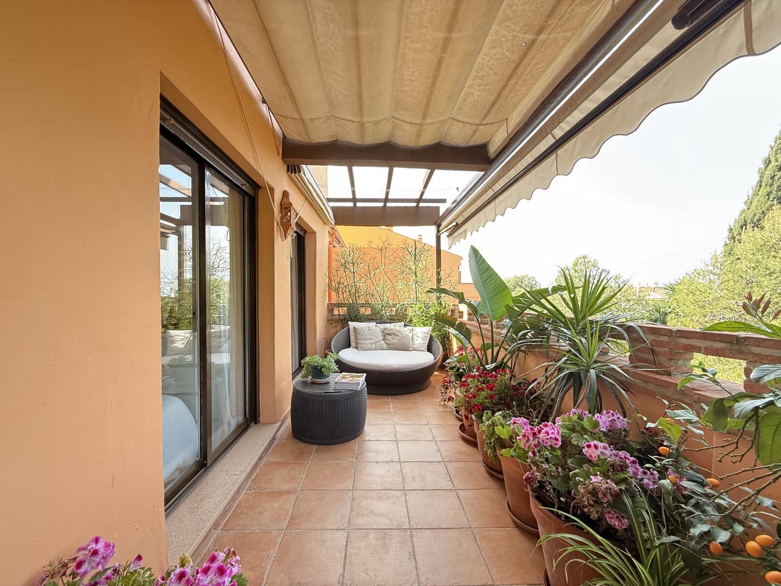 3 bedroom Apartment for sale in Golden Mile with pool garage - € 740,000 (Ref: 9398797)