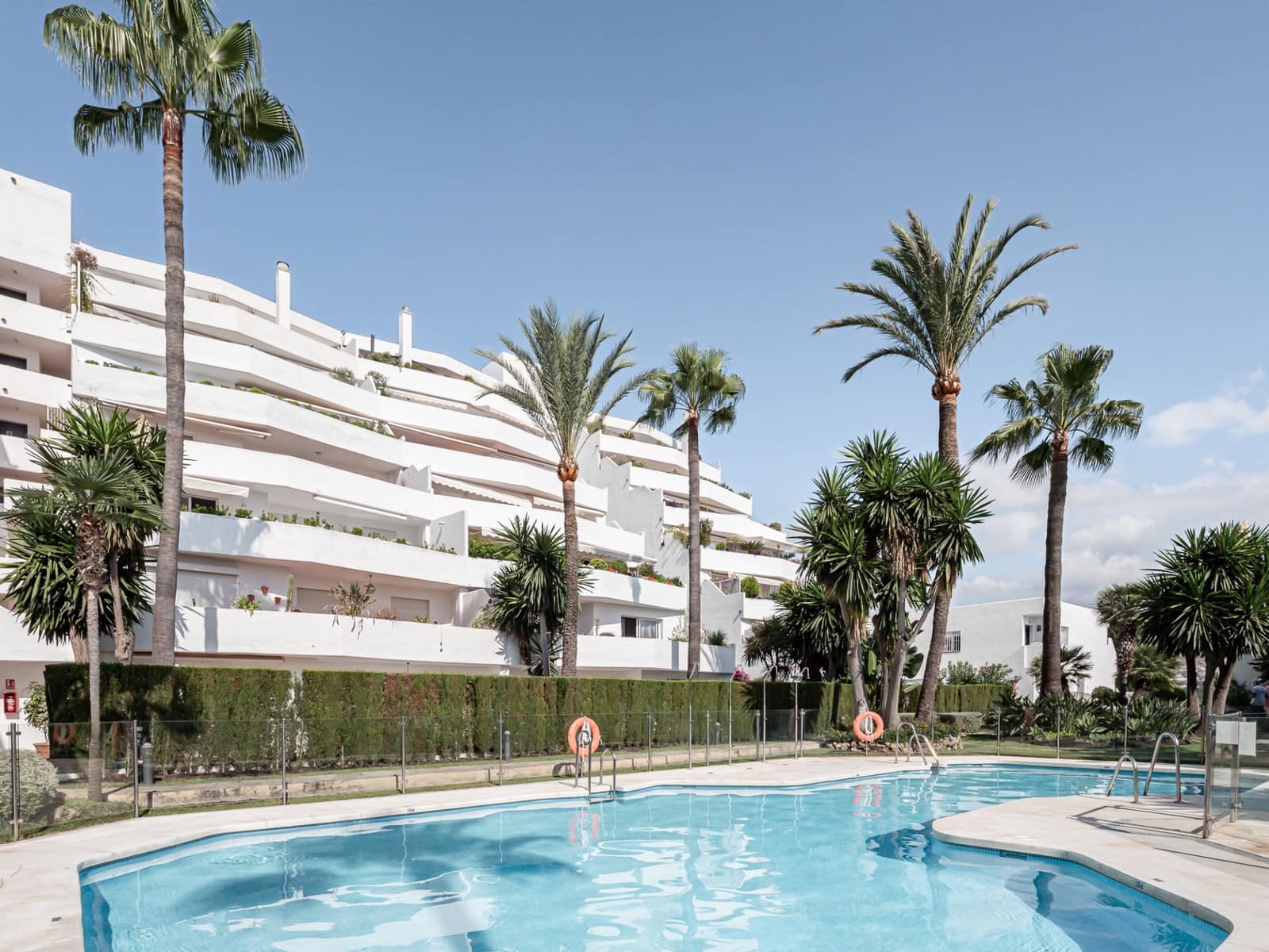 4 slaapkamer Appartement te koop in Nueva Andalucia met zwembad garage - € 695.000 (Ref: 9398798)