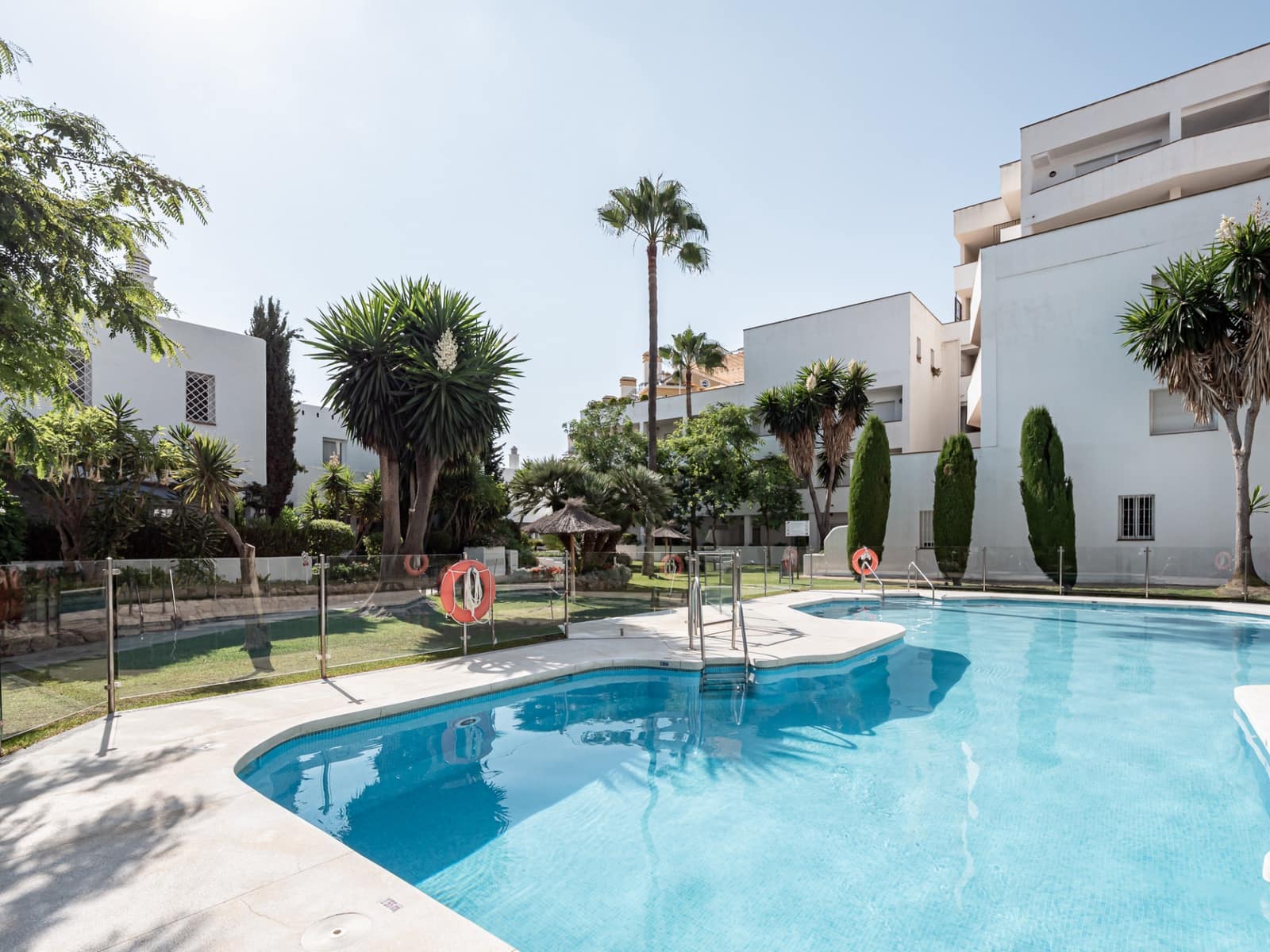 4 slaapkamer Appartement te koop in Nueva Andalucia met zwembad garage - € 695.000 (Ref: 9398798)