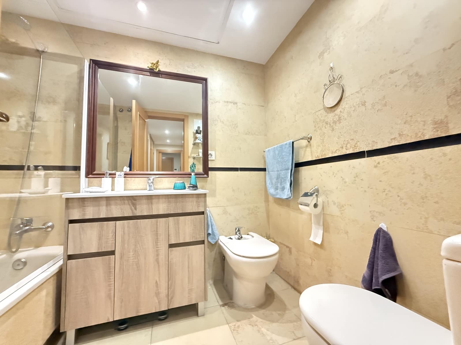 Apartamento de 3 habitaciones en Estepona en venta con piscina garaje - 630.000 € (Ref: 9398804)