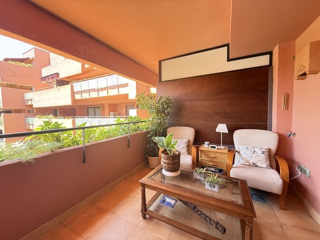 Apartamento de 3 habitaciones en Estepona en venta con piscina garaje - 630.000 € (Ref: 9398804)