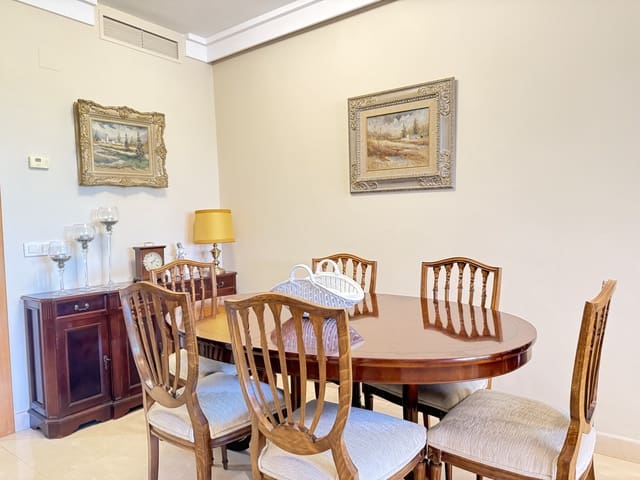 Apartamento de 3 habitaciones en Estepona en venta con piscina garaje - 630.000 € (Ref: 9398804)