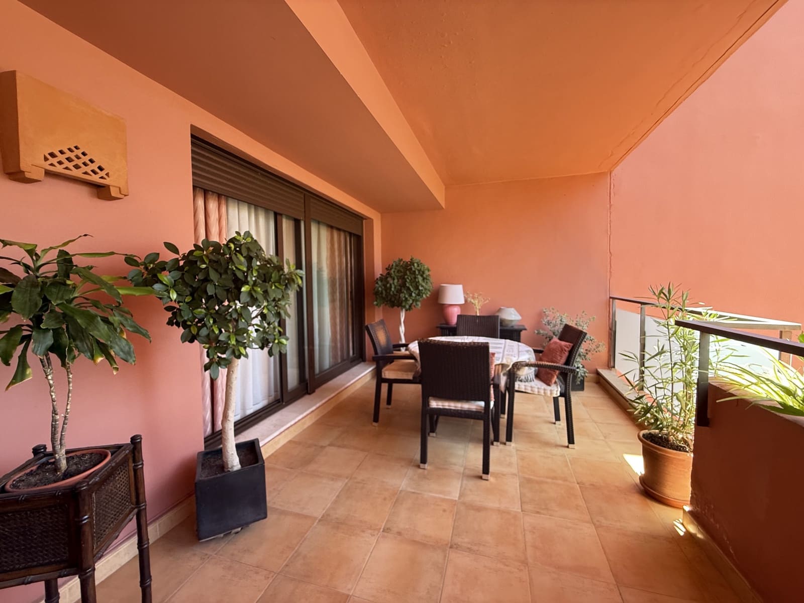 Apartamento de 3 habitaciones en Estepona en venta con piscina garaje - 630.000 € (Ref: 9398804)