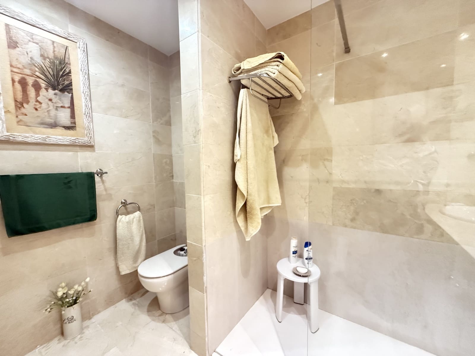 Apartamento de 3 habitaciones en Estepona en venta con piscina garaje - 630.000 € (Ref: 9398804)