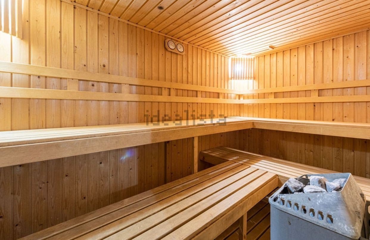 Apartamento de 3 habitaciones en Marbella en venta con piscina garaje - 670.000 € (Ref: 9412829)