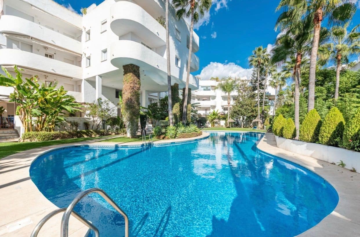 Apartamento de 3 habitaciones en Marbella en venta con piscina garaje - 670.000 € (Ref: 9412829)