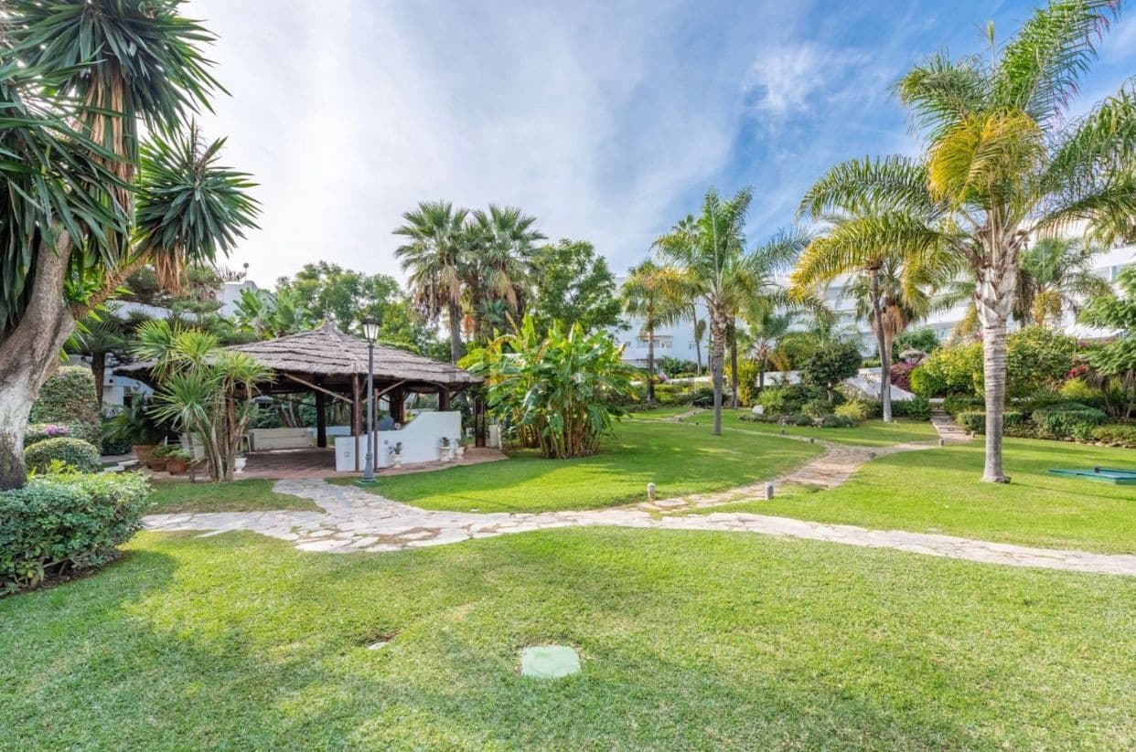 Apartamento de 3 habitaciones en Marbella en venta con piscina garaje - 670.000 € (Ref: 9412829)