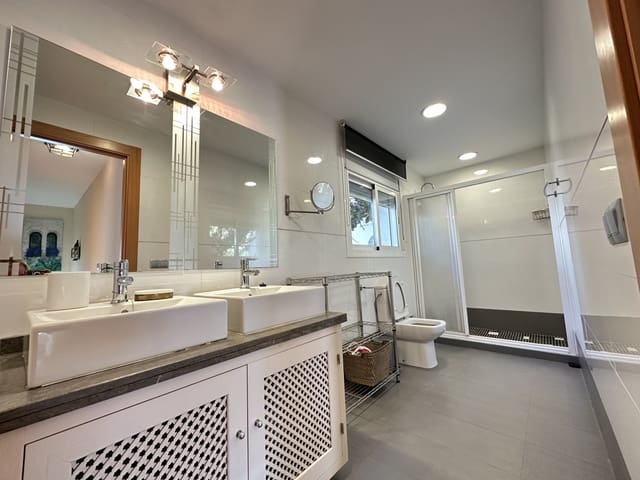 Apartamento de 3 habitaciones en Marbella en venta con piscina garaje - 670.000 € (Ref: 9412829)