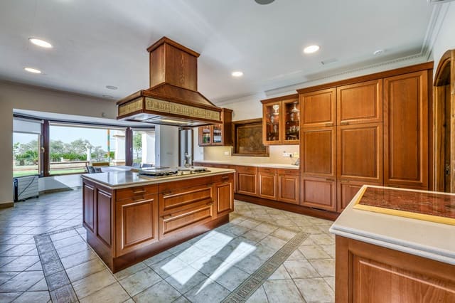 7 sypialnia Finka/Dom wiejski na sprzedaż w Marbella z basenem garażem - 9 000 000 € (Ref: 9412830)