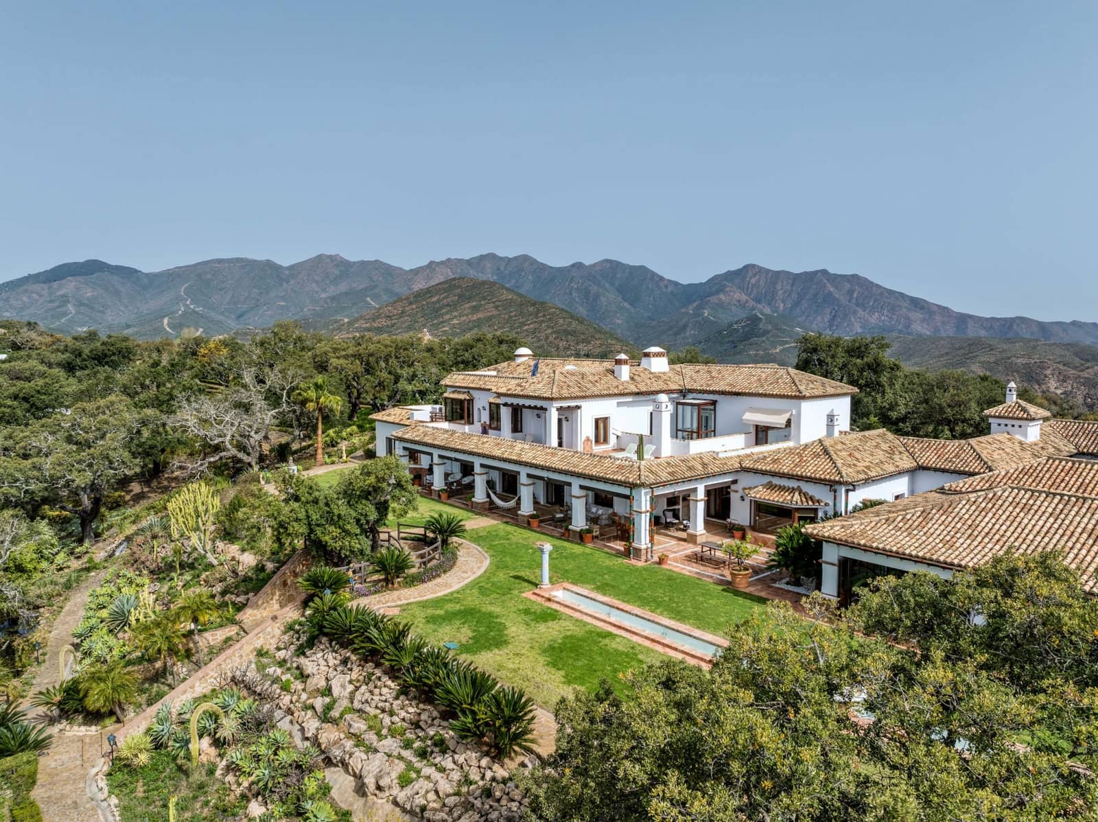 7 soveværelse Finca/Landehus til salg i Marbella med swimmingpool garage - € 9.000.000 (Ref: 9412830)